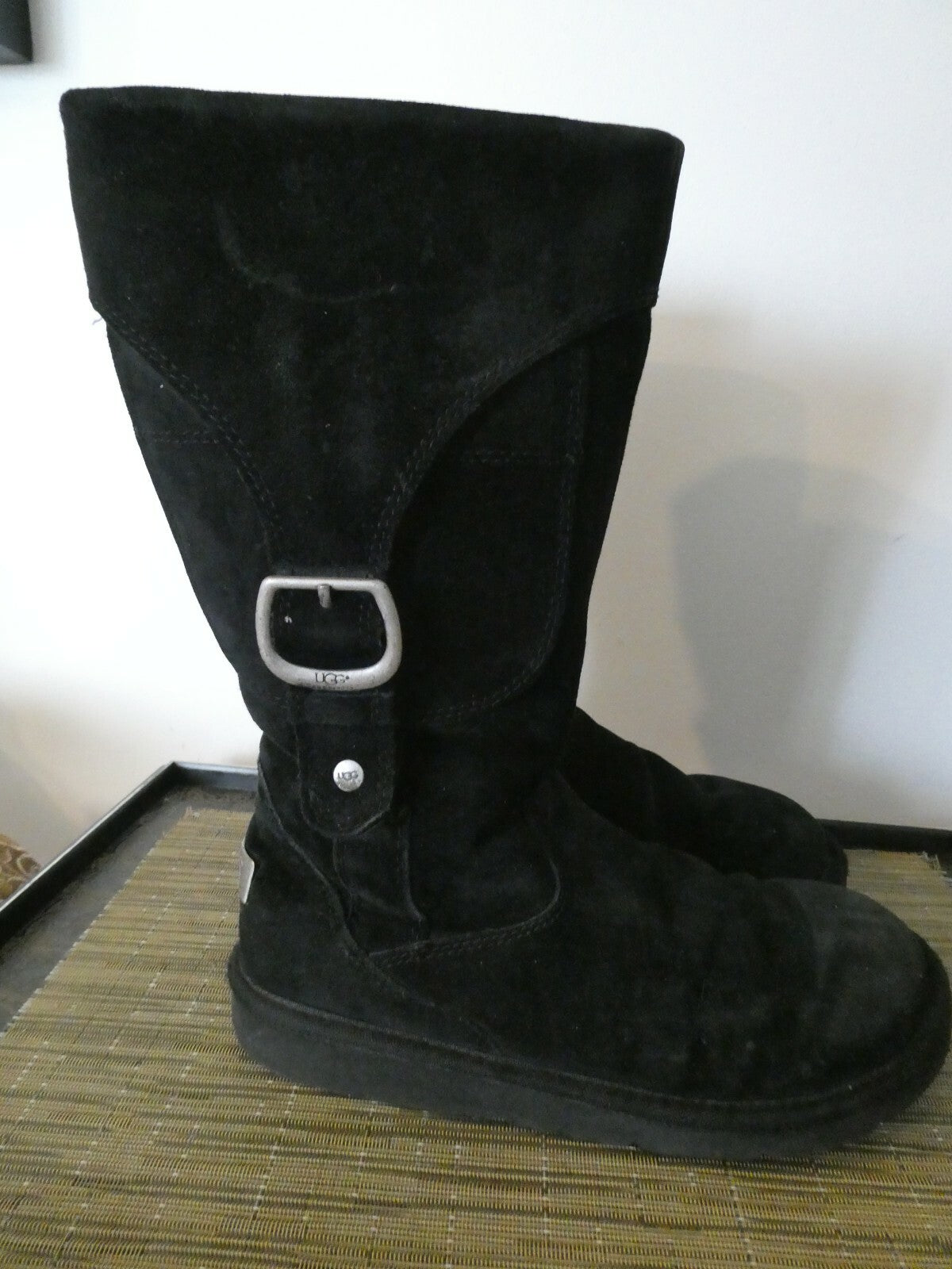 UGG Classic Tall Black Winter Boots Size 8 Ladies Pre-Owned S/N 5132