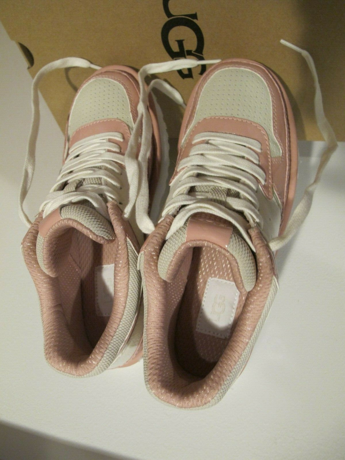 Ugg Australia women's white pink highland heritage sneaker size 7.5 and 8