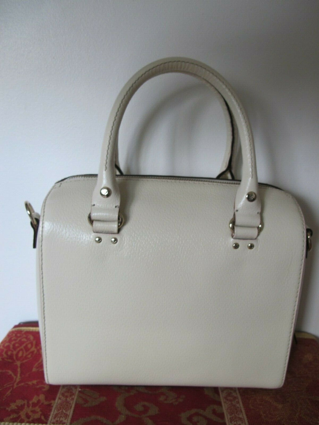 Kate Spade Women’s Gorgeous off white pebbled leather  purse bag 