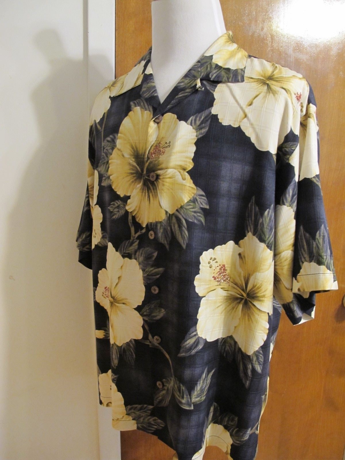 Tommy Bahama Men's Silk Black Gray Yellow Button Down Gorgeous Shirt Large 
