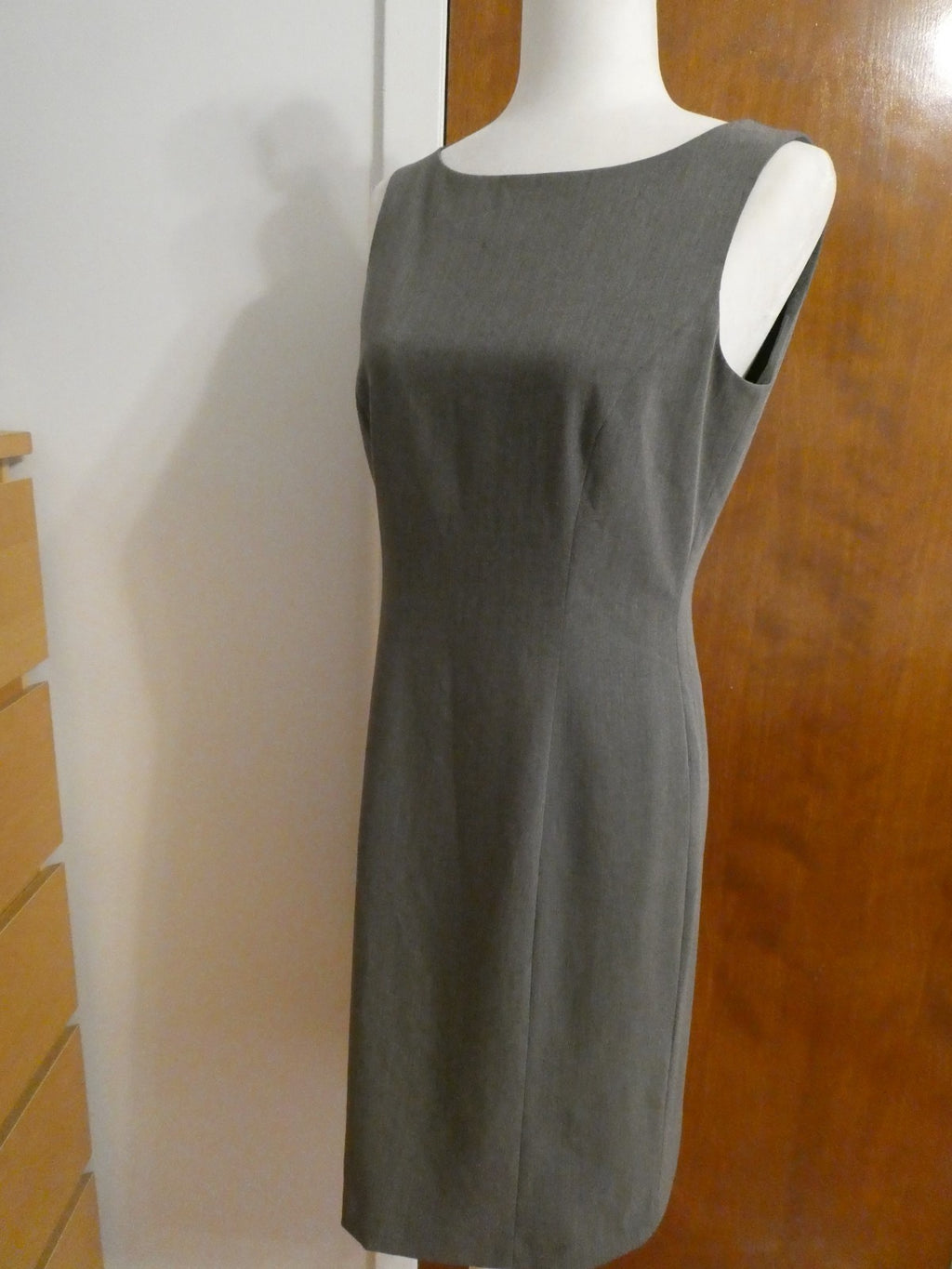 MIX by Tahari Arthur S. Levine Gray Sheath Dress Women Size 4 Lined Career
