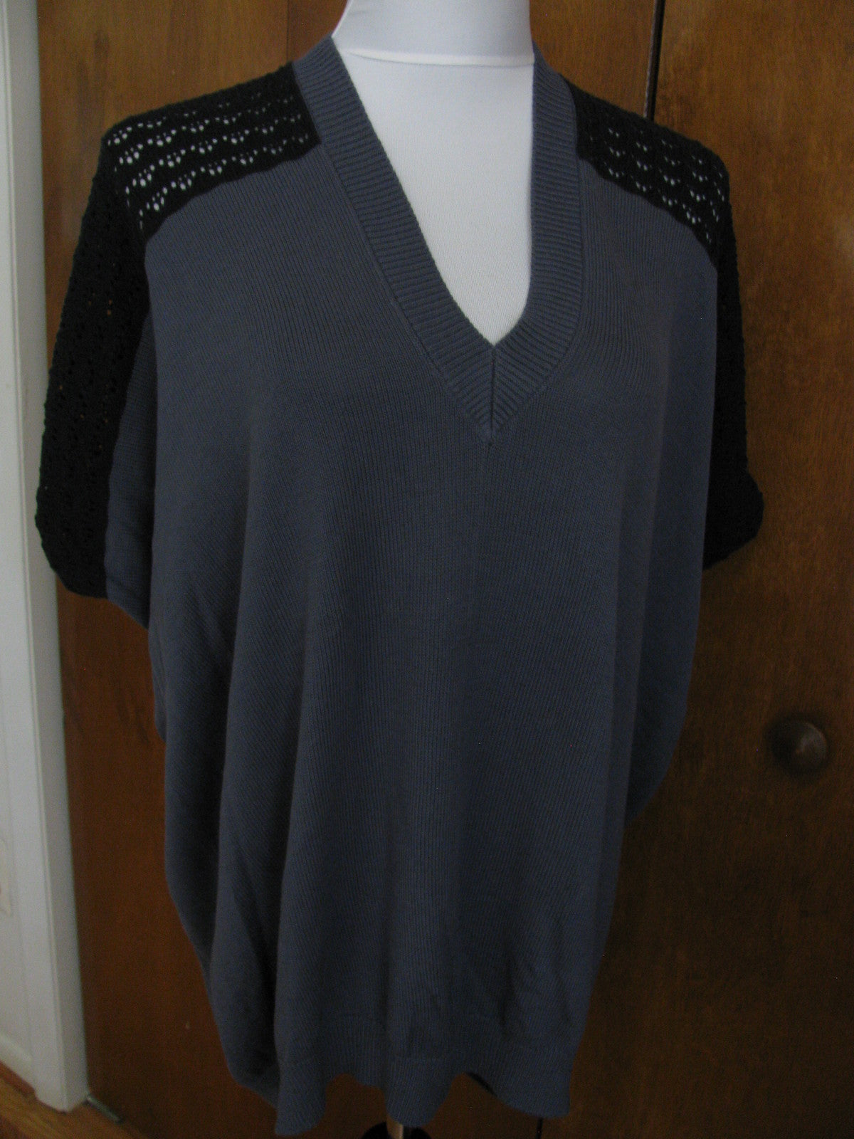 Gap women's gray black knitted gorgeous dolman vest large