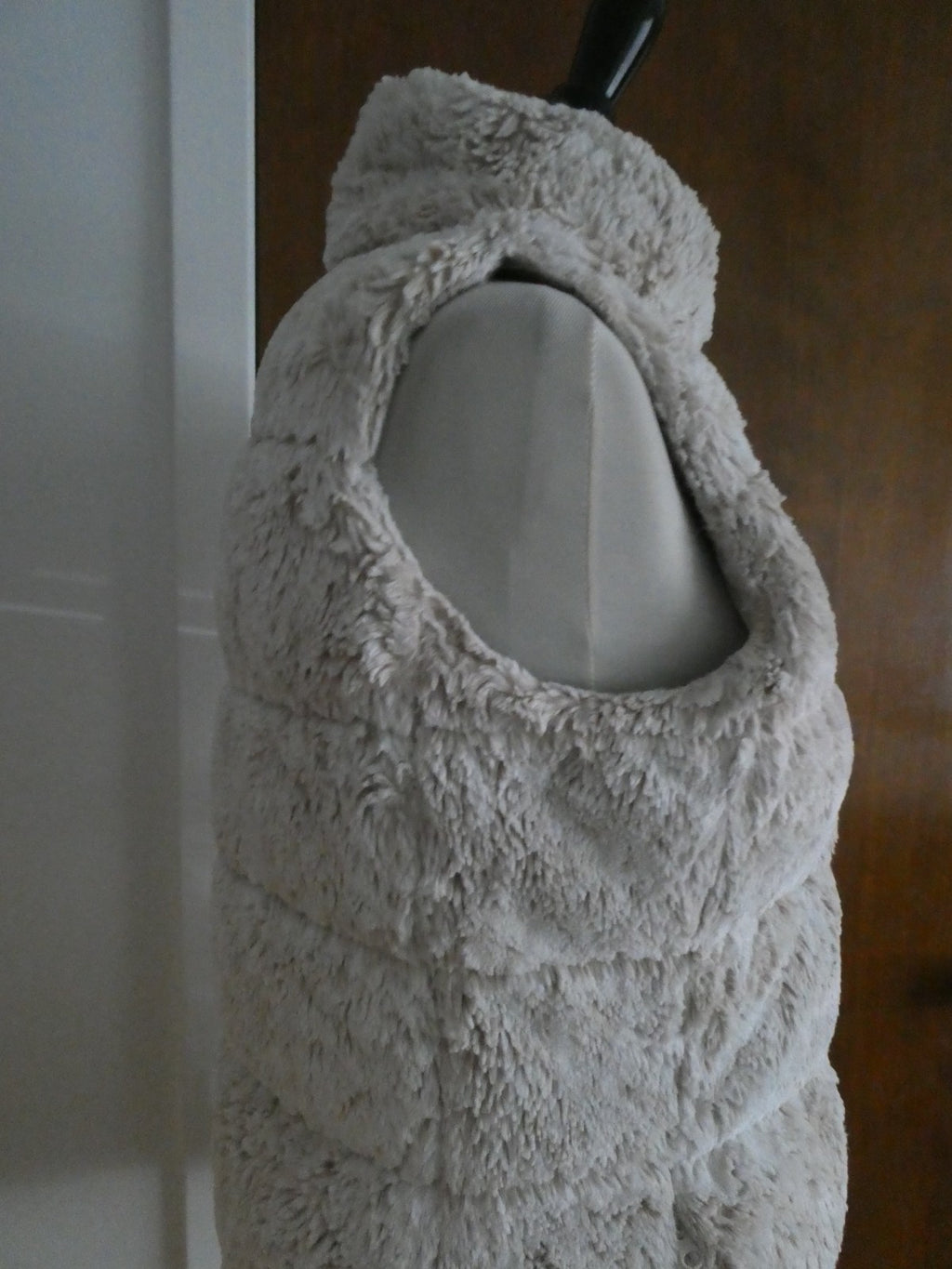 Athleta Reversible Down Puffer Vest Women Medium Ivory Faux Fur Goose Down Full