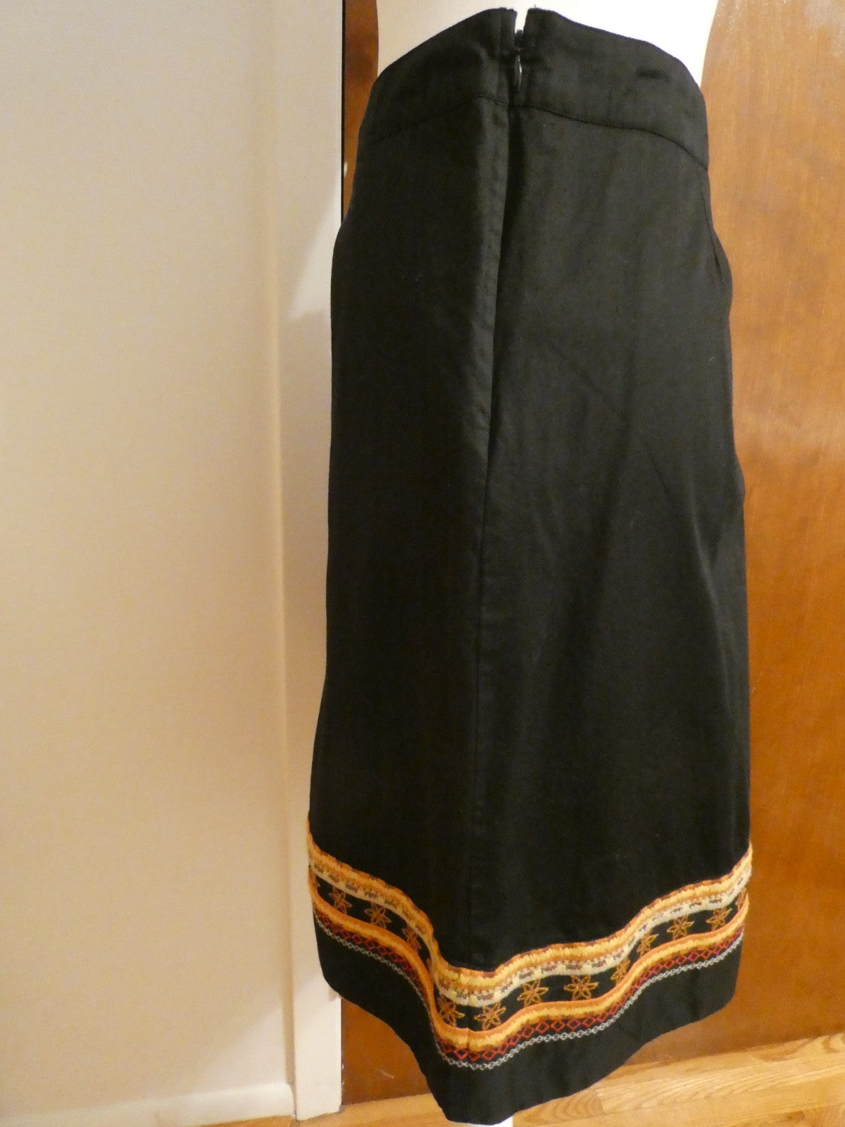 DKNY black embroidered soft cotton lined pockets skirt size 12