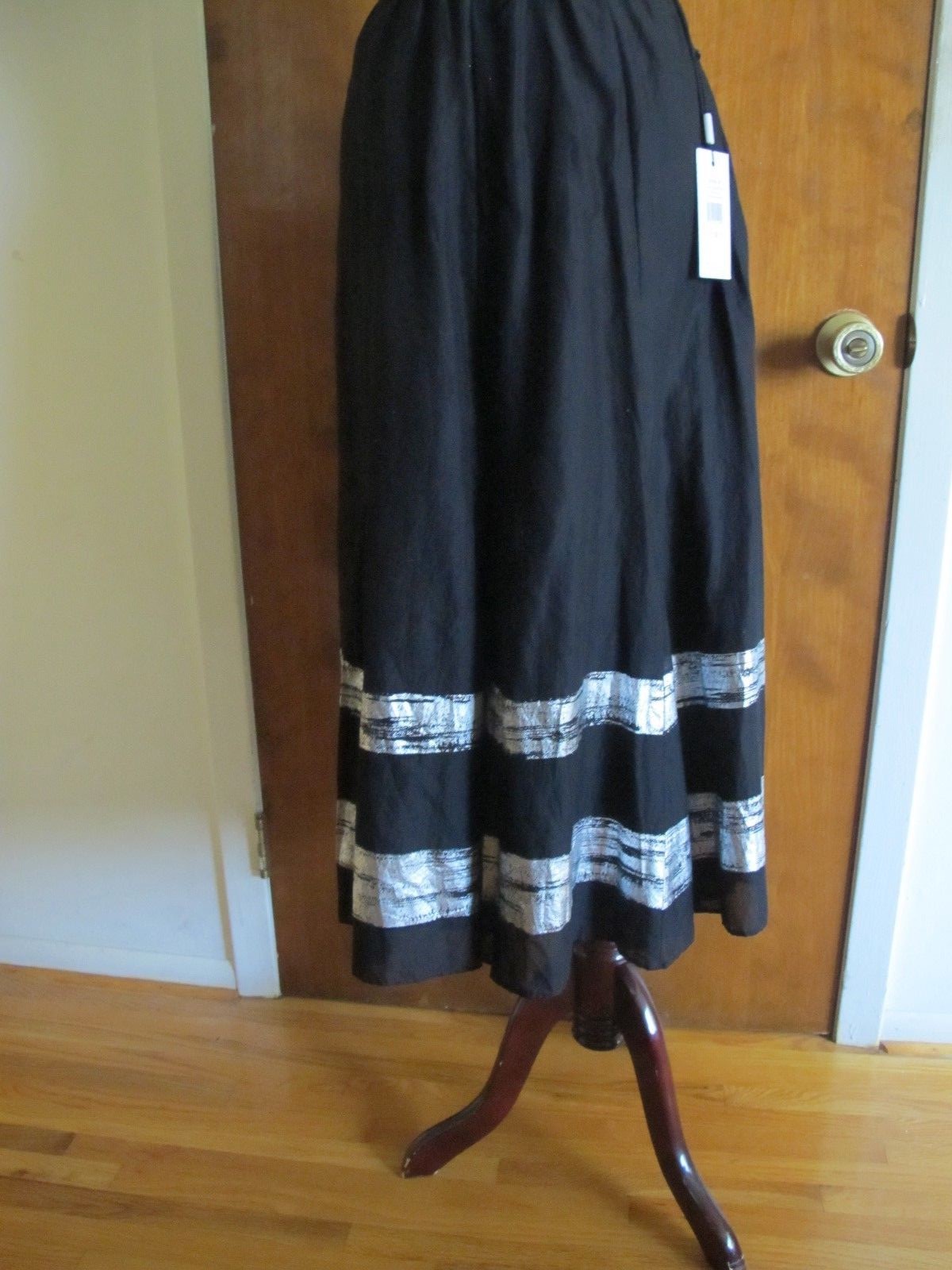 Calvin Klein women's black lined lightweight soft fabric skirt size 2