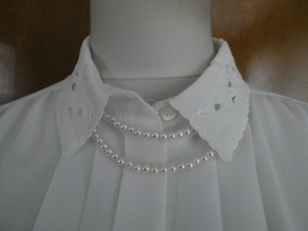 Karen Scott women's white crafted embroidered long sleeves top size 10