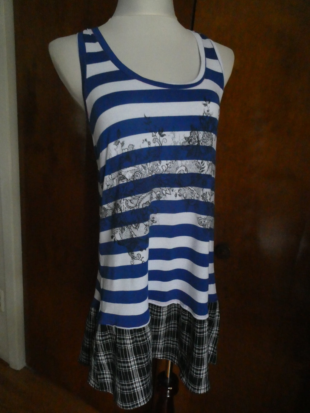 Scrapbook women’s Long sleeveless long top multicolor large