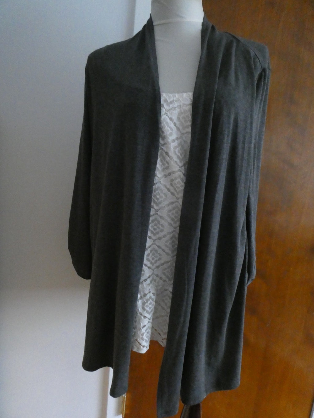 AB STUDIO Women's Gray/White Detailed built in lace overlay shell with ruffle XL