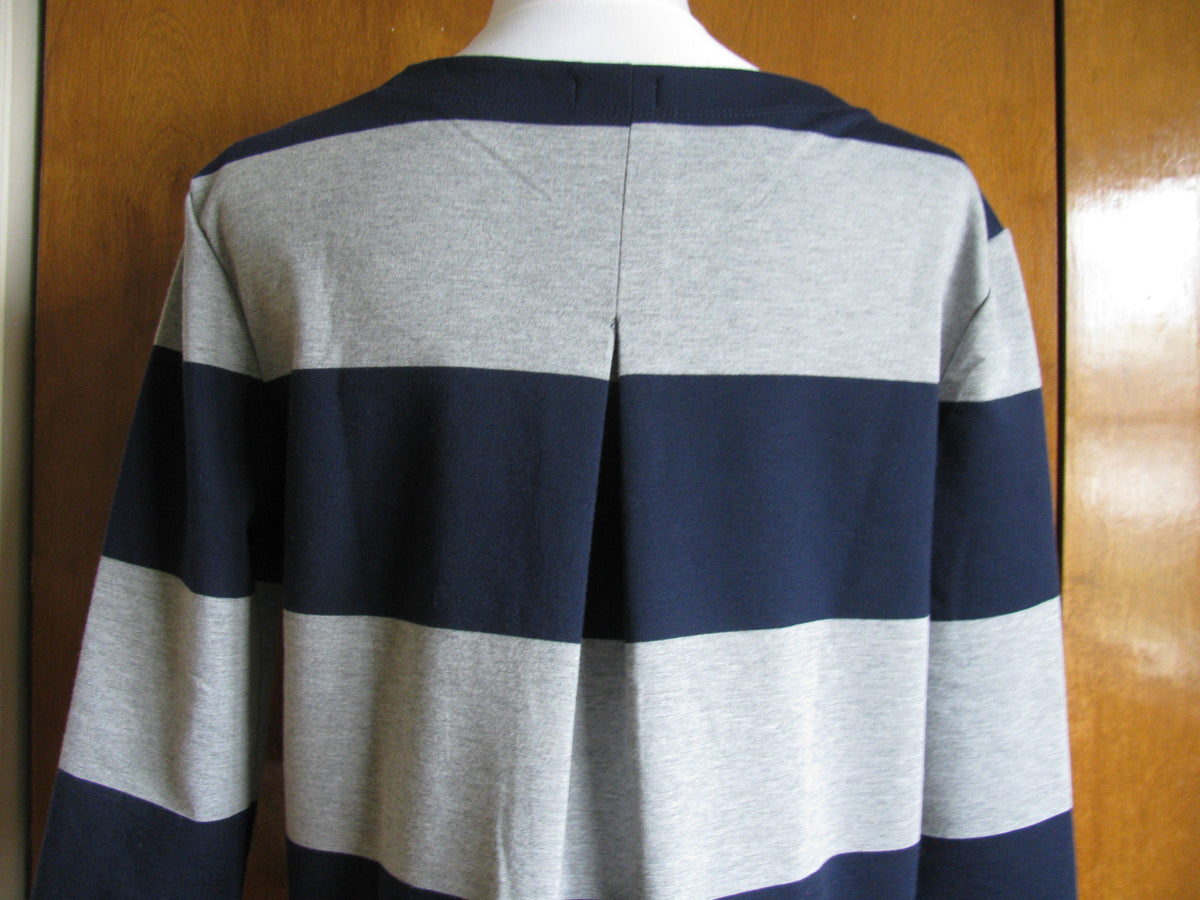 Gap women’s gray/navy dress size Small, Medium