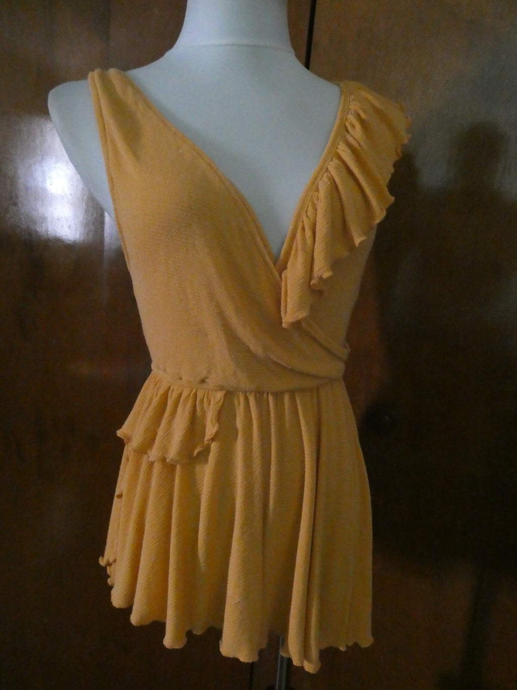 Free People women's yellow sleeveless rayon top medium 