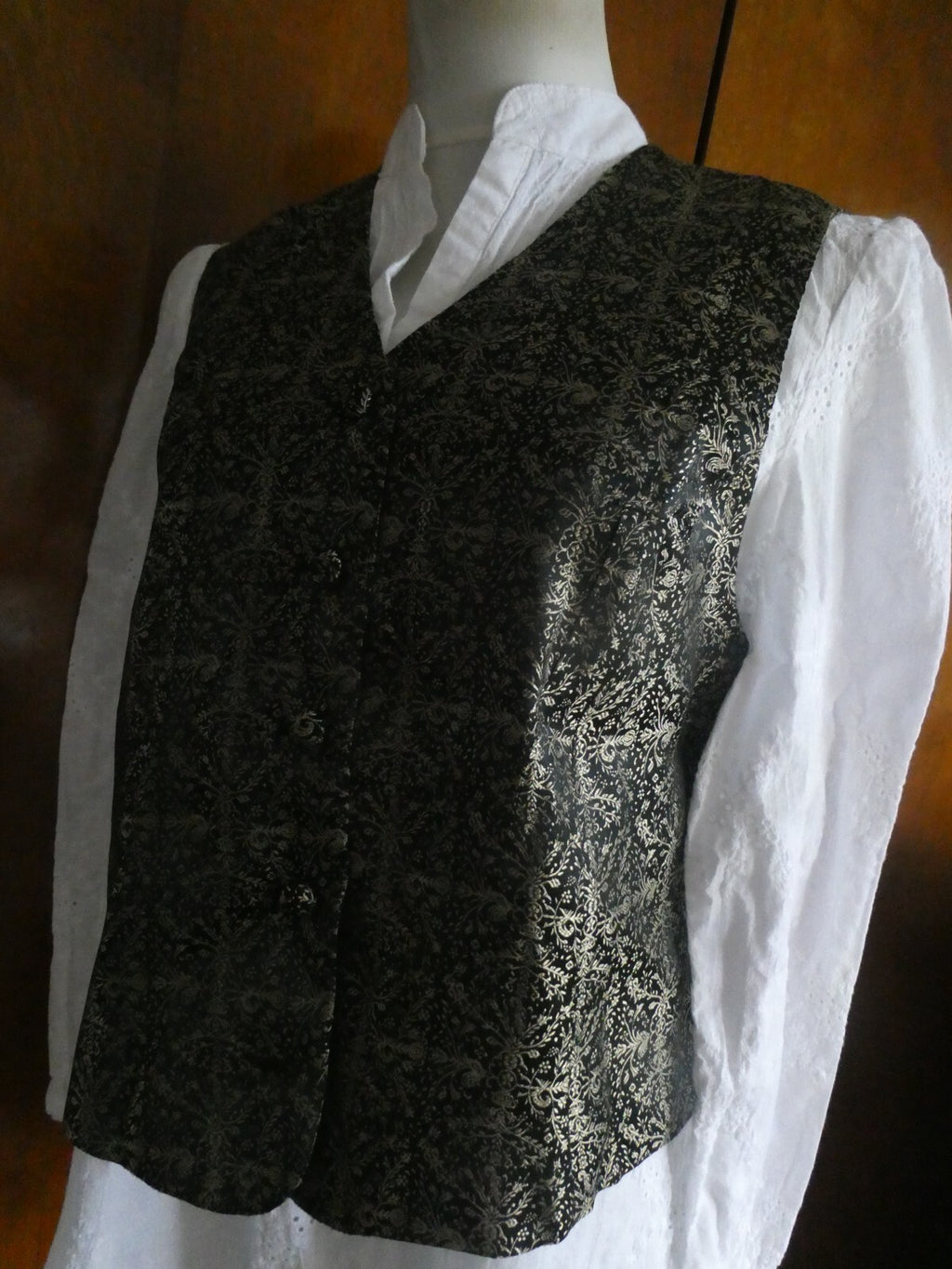 Cricket Lane Women Black Gold Geo Print Gorgeous Vest Size LP