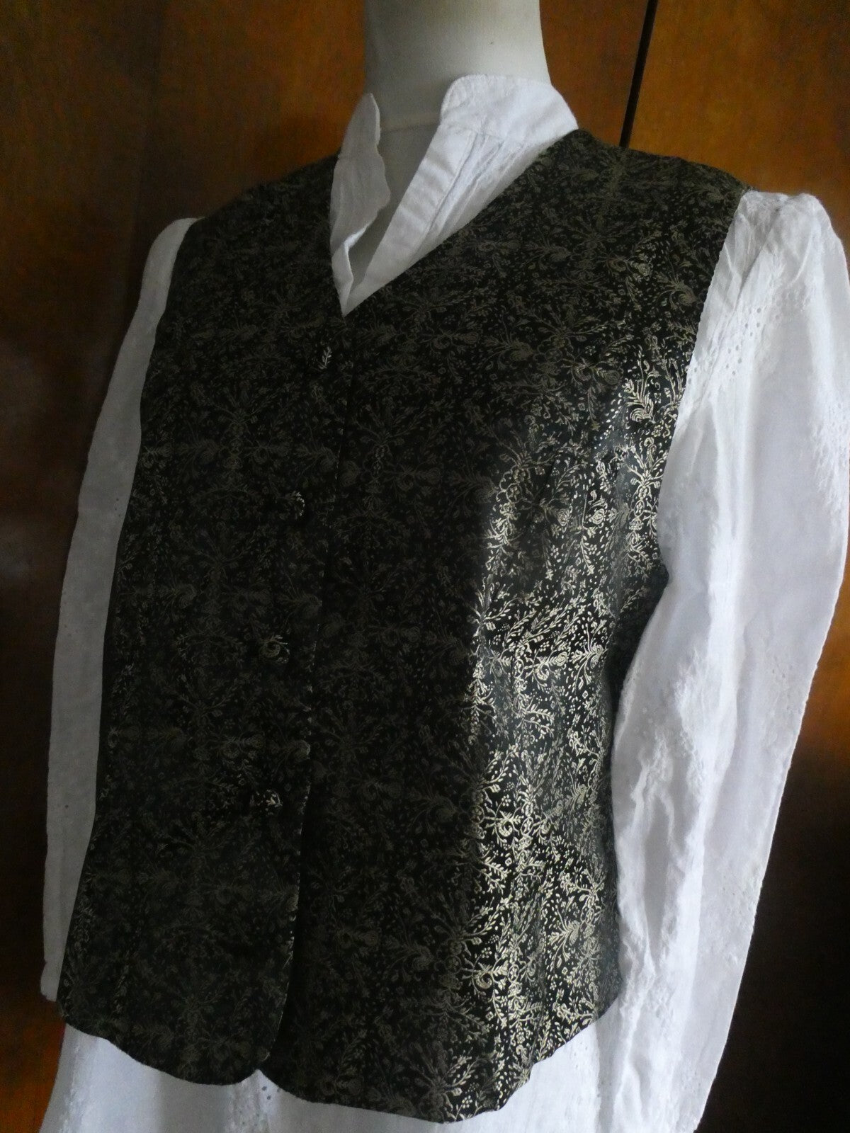 Cricket Lane Women Black Gold Geo Print Gorgeous Vest Size LP