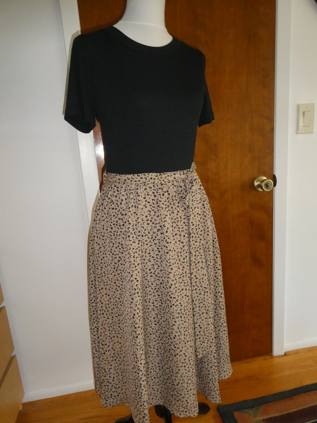Zattcas Women's Small Black Rib Knit Animal Print Midi Dress Tie Waist NWT