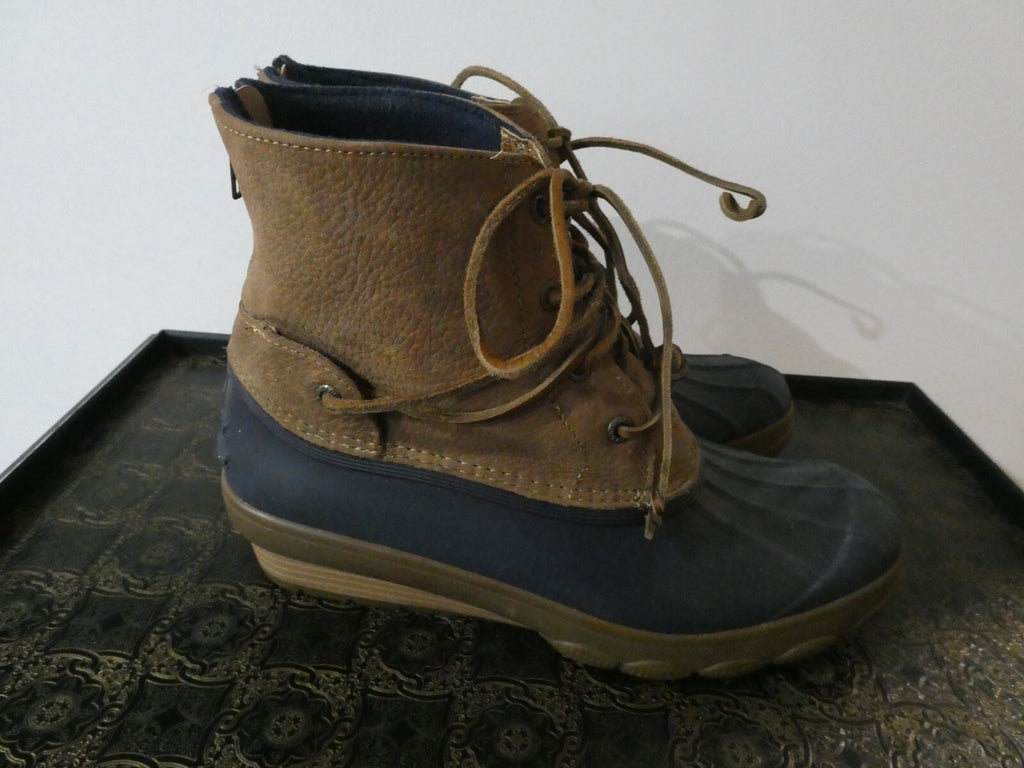 Sperry Women Saltwater Quilted Waterproof Boots Brown/ Black Fits 9M (fits 8.5M)