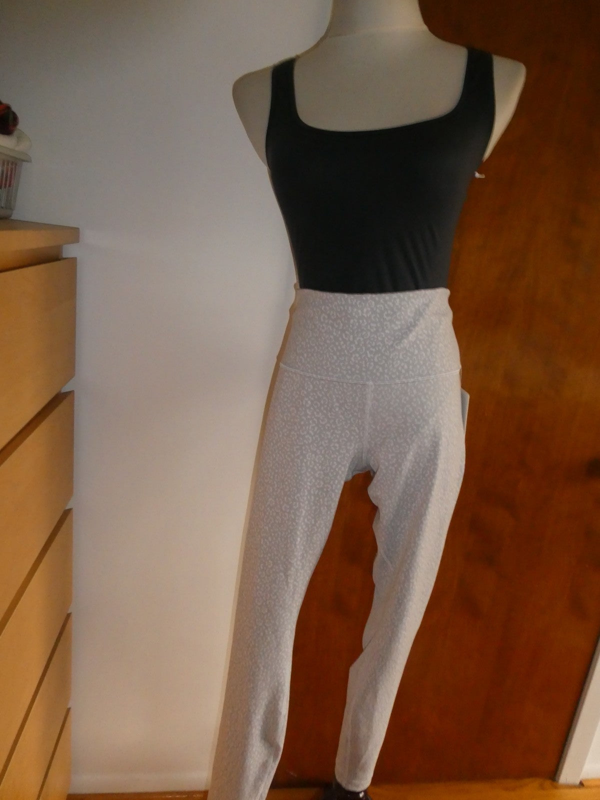 Lululemon Women Wunder Train High-Rise Crop 28" White/Gray Size 14