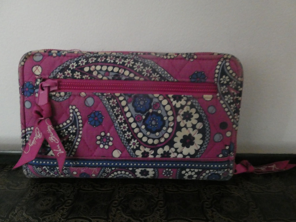 Vera Bradley Women’s Turncock Pink Floral Pattern Wallet Size Large