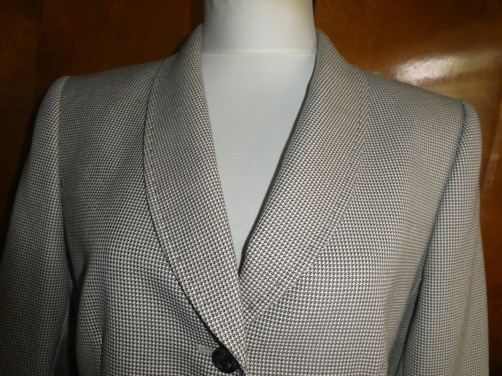Tahari Asl Women Beige Gorgeous Blazer size 12 (can fit size 10)