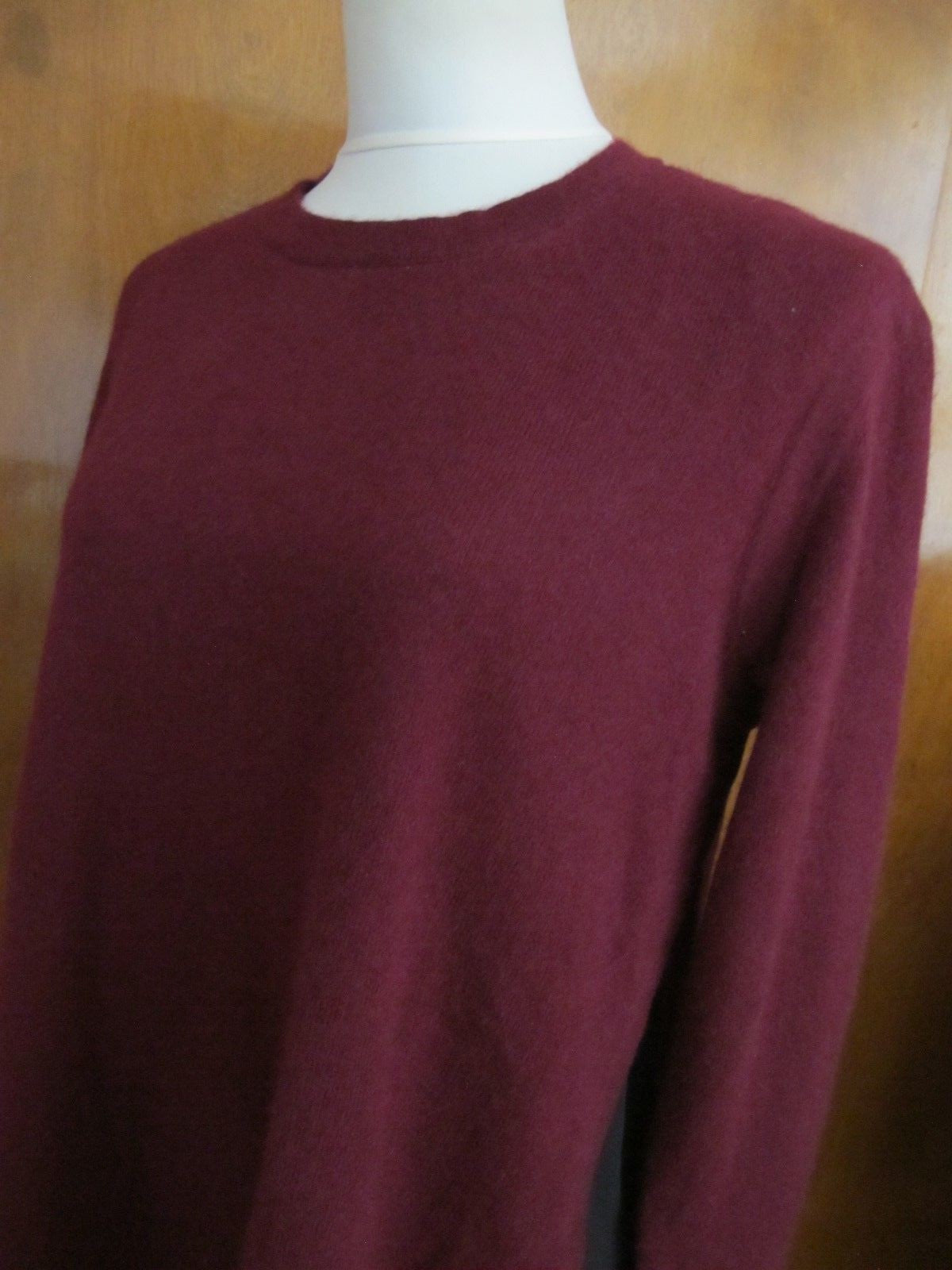 Bloomingdale’s women burgundy detailed cashmere sweater New Sz. XS,S,XL bit big