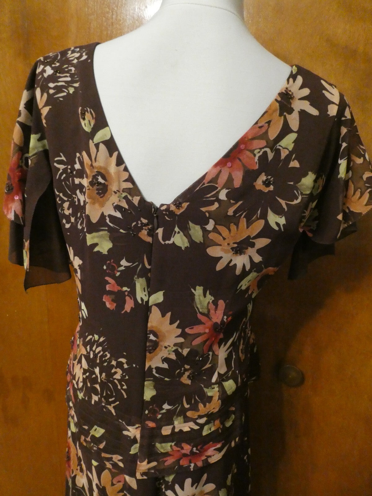 Adrianna Papelle 100% silk sequined with flattering sleeves size 12 evening suit