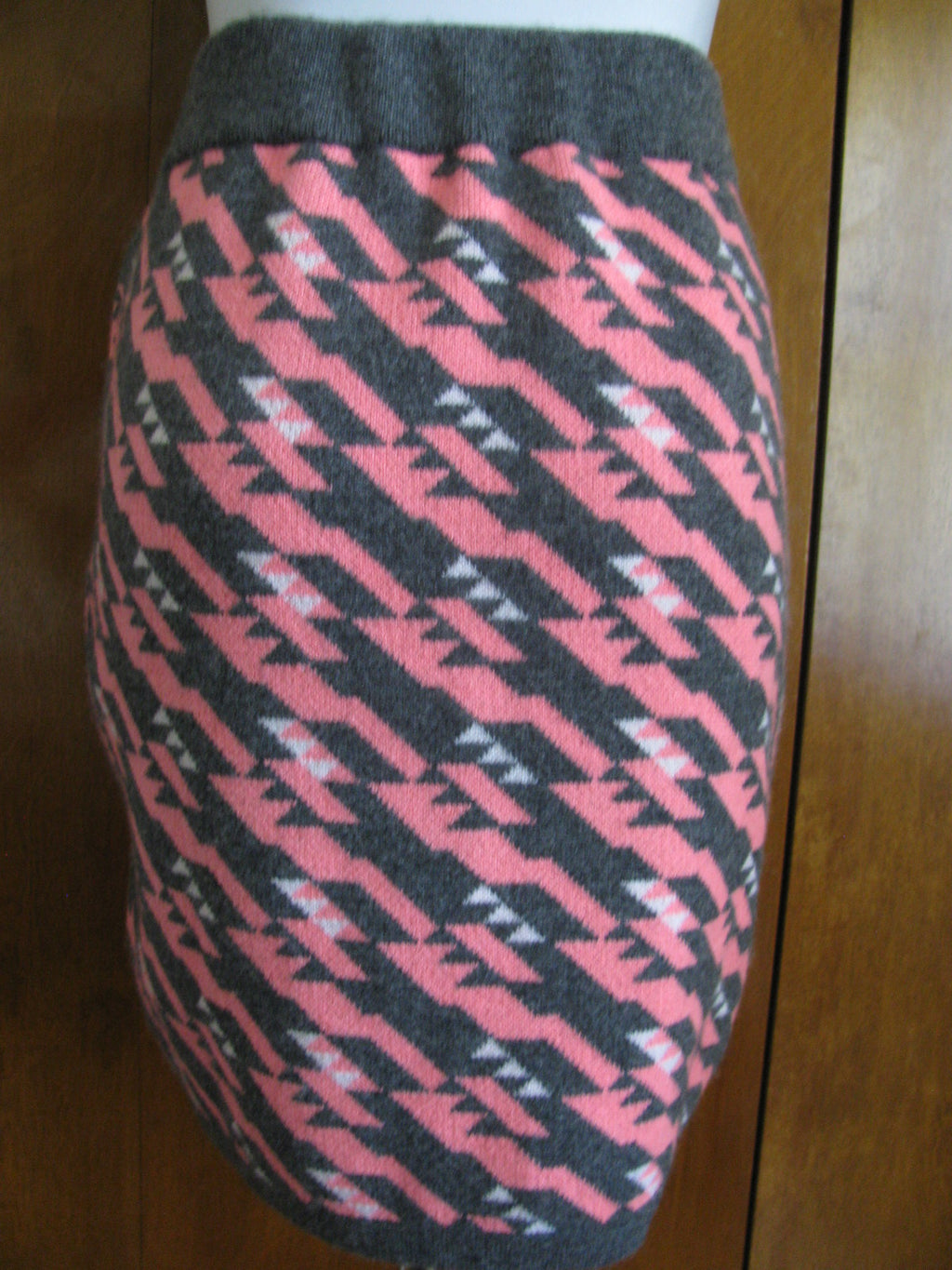 Aqua Women’s Gray Pink Cashmere Mini Skirt Size Medium NWT