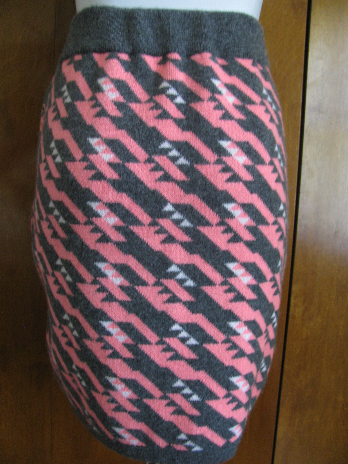 Aqua Women’s Gray Pink Cashmere Mini Skirt Size Medium NWT