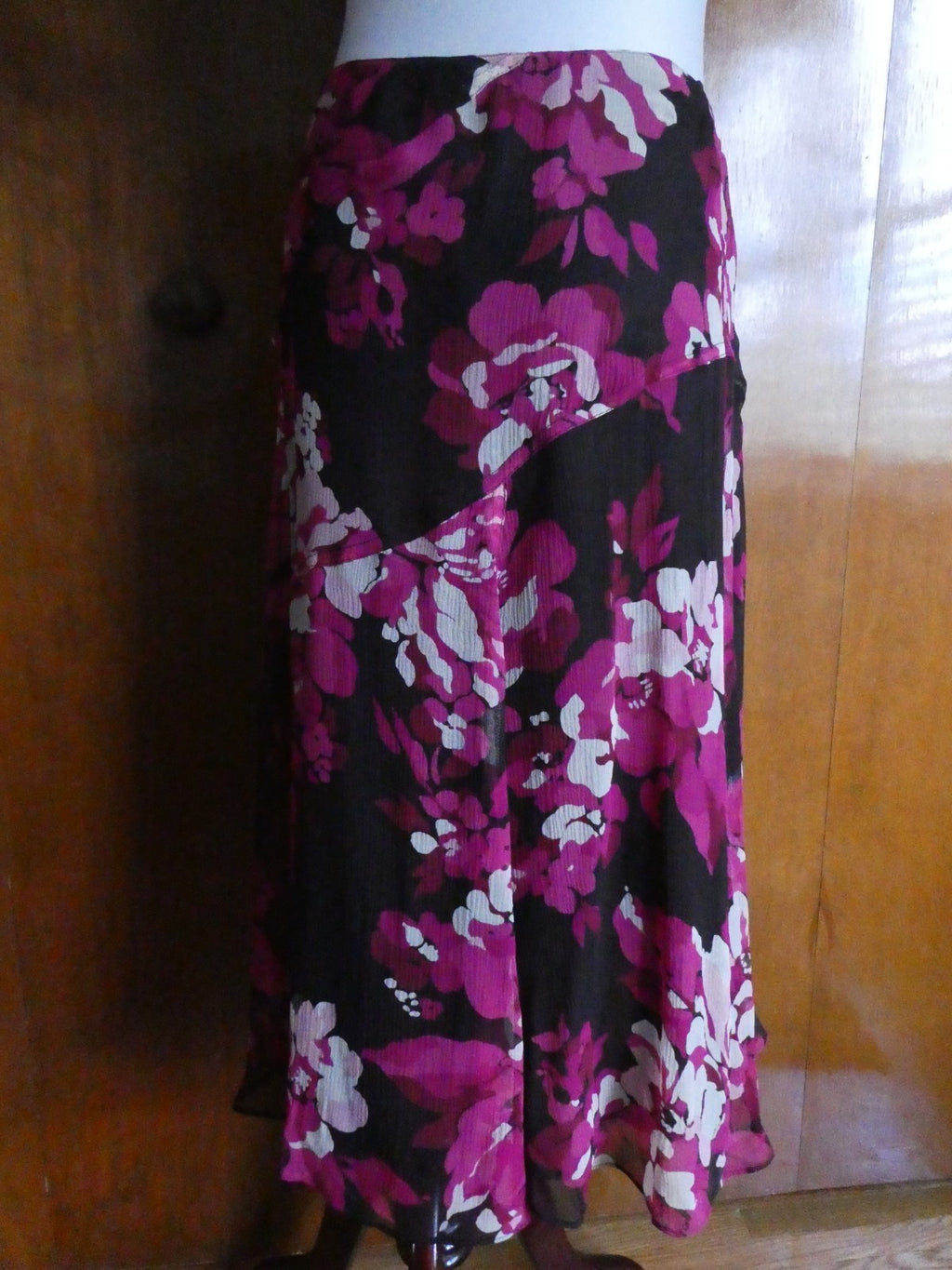 Nine West women's 100% Silk Lined Multicolor Gorgeous Skirt Size 2
