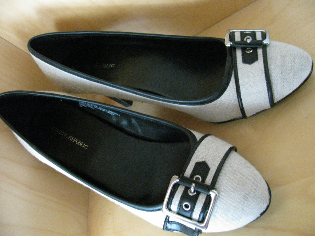 Banana Republic ivory textile detailed classic 2 3/4 heel pump shoes Size 6