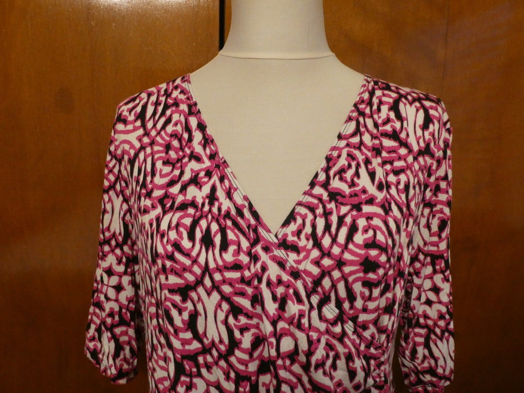 Dana Buchman women’s black/white, red soft rayon v- neck top size XLarge