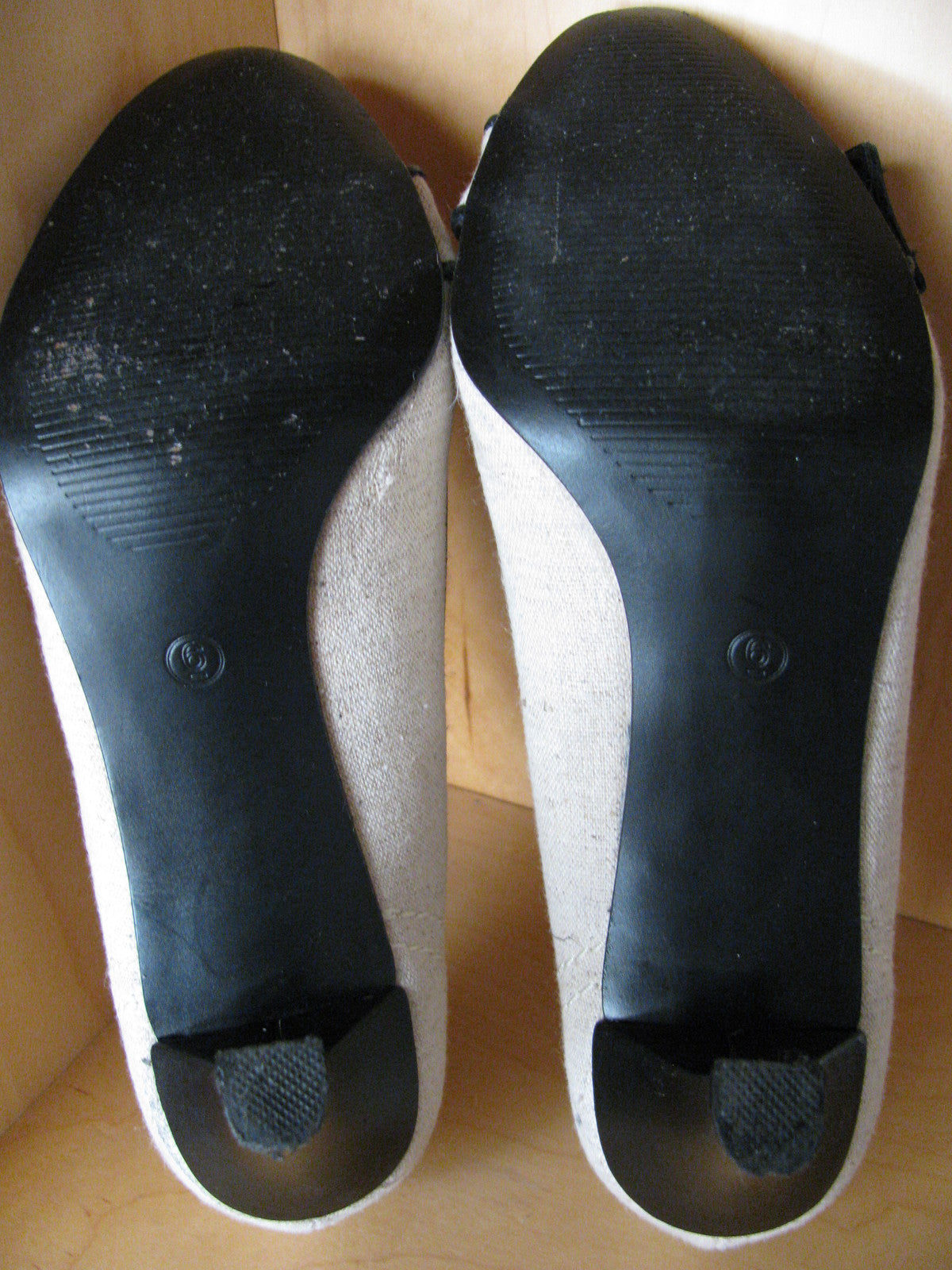 Banana Republic ivory textile detailed classic 2 3/4 heel pump shoes Size 6
