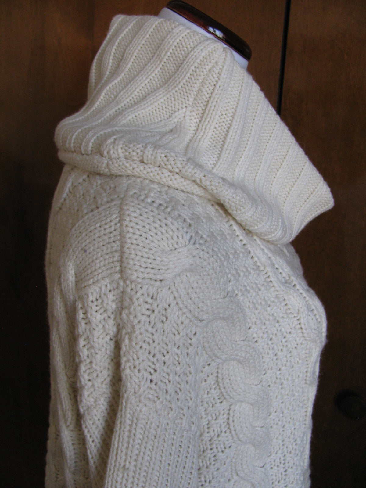 G H Bass & Co women’s ivory cowlneck cableknit gorgeous sweater Medium NWT 