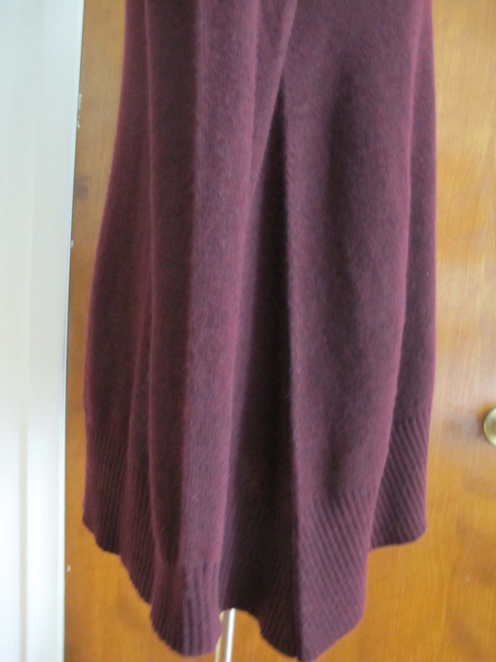 Bloomingdale's women's mar cabnet 2ply cashmere V-neck sweater Small NWT