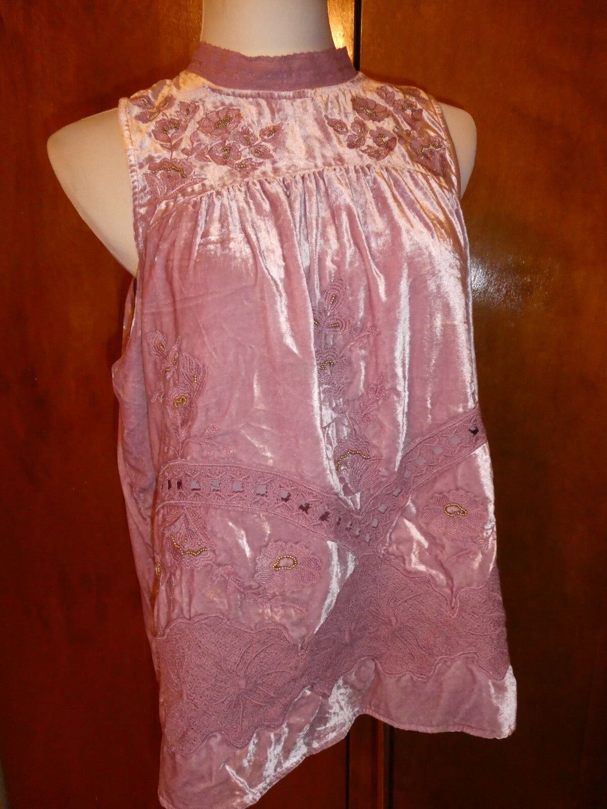 Anthropologie Floreal women's Embroidered pink viscose evening thank top size 12
