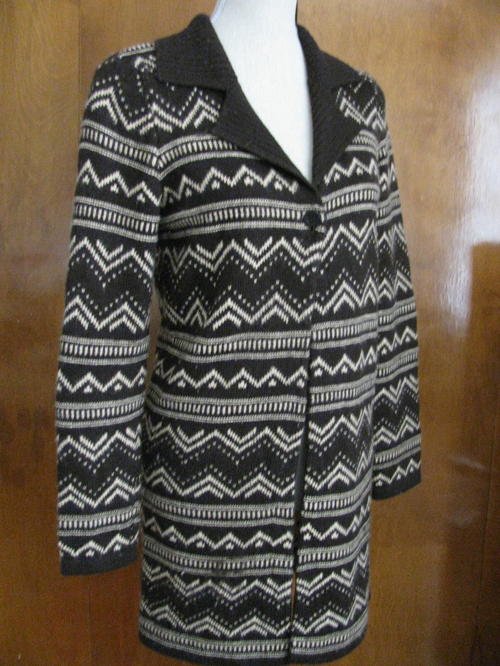 Liz Claiborne Women Brown Ivory Long Button Closured Cardigan And Sweater Small