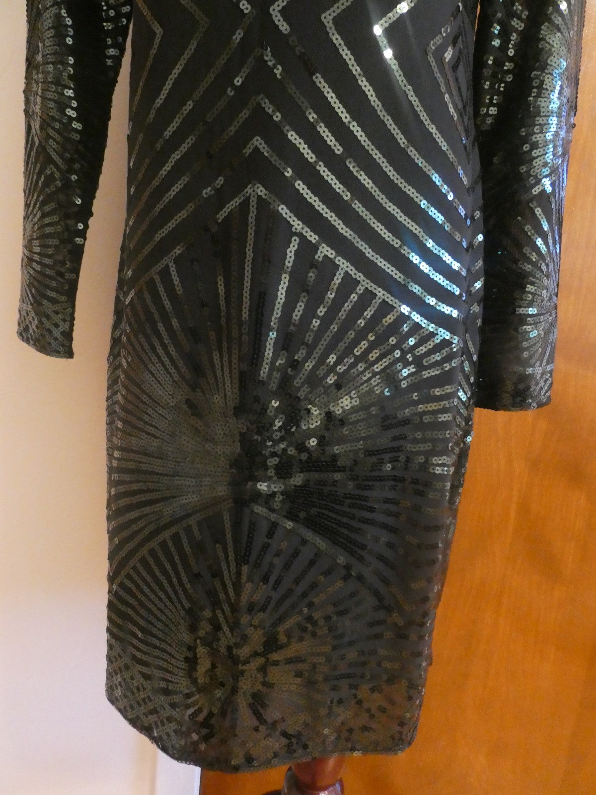Misschen Women’s Black Evening Lined Sequined Long Sleeves Dress Size Large