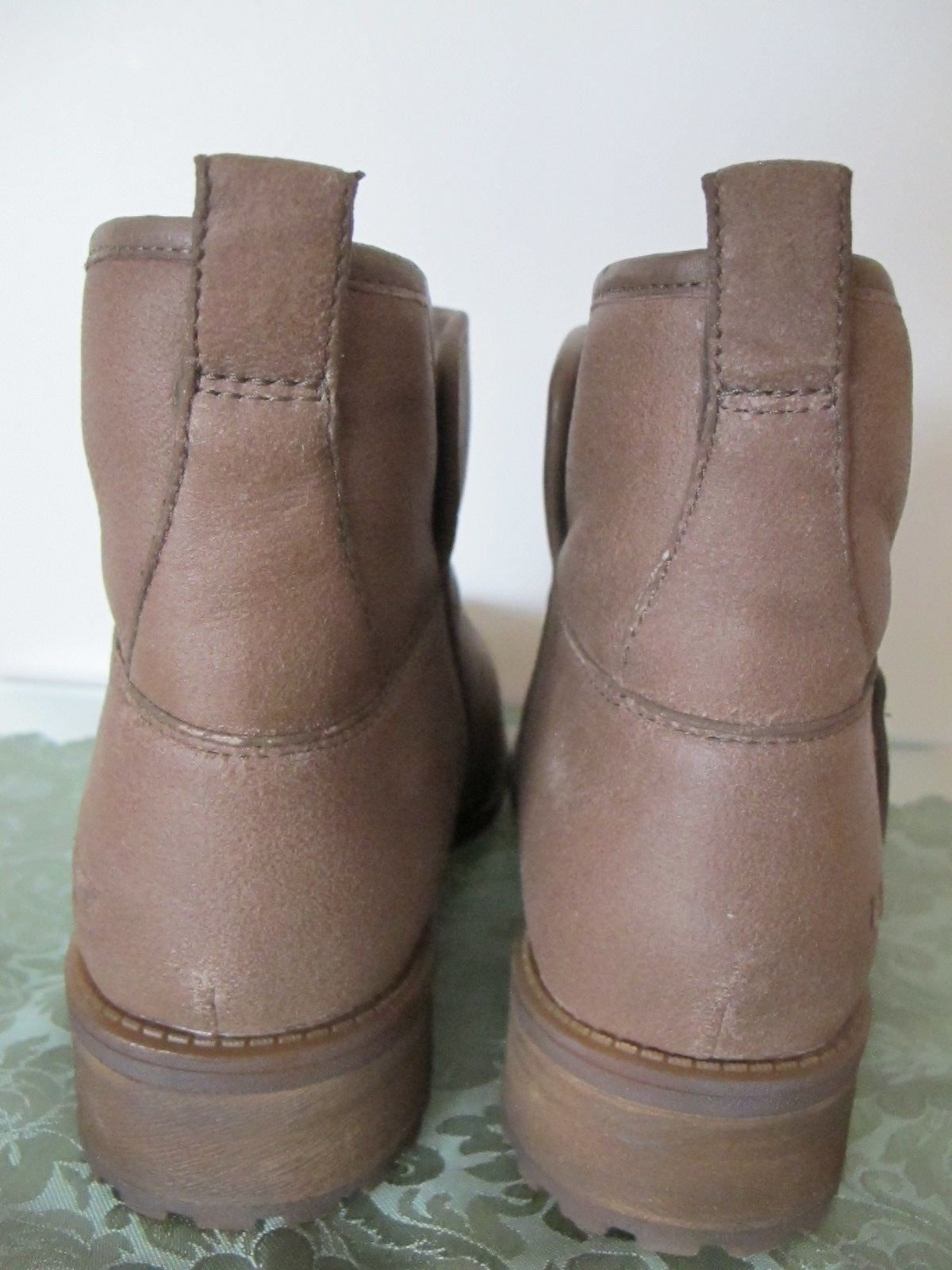 Ugg Australia women’s brown water resistant leather ankle New boots 7