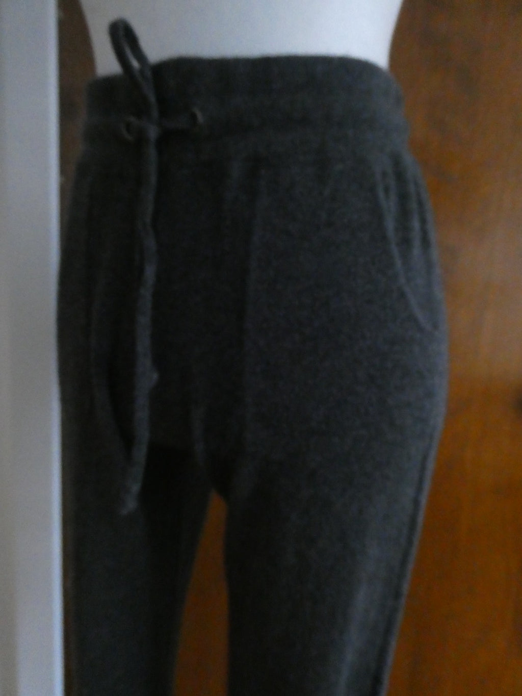 Bloomingdale's 100% Cashmere Jogger Pants Dark Gray Small NWT Drawstring $218