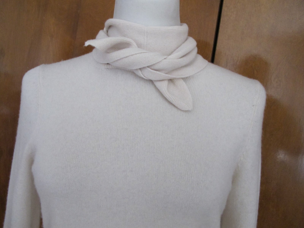 Bloomingdale’s women’s ivory 2ply cashmere neck scarf sweater Medium 