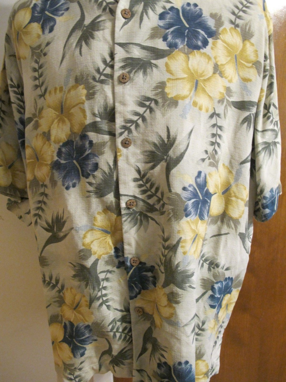 Tommy Bahama Men's Silk Multi Color Blue Yellow Green Shirt Size Large Very Nice