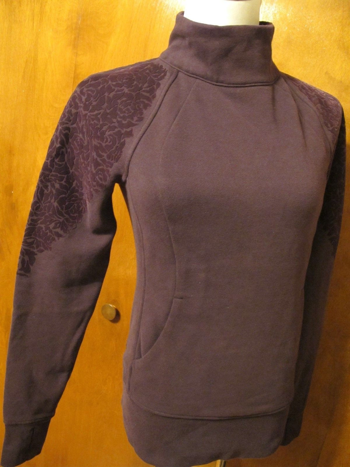 Lululemon women’s dark chocolate athletic yoga sweater 4 
