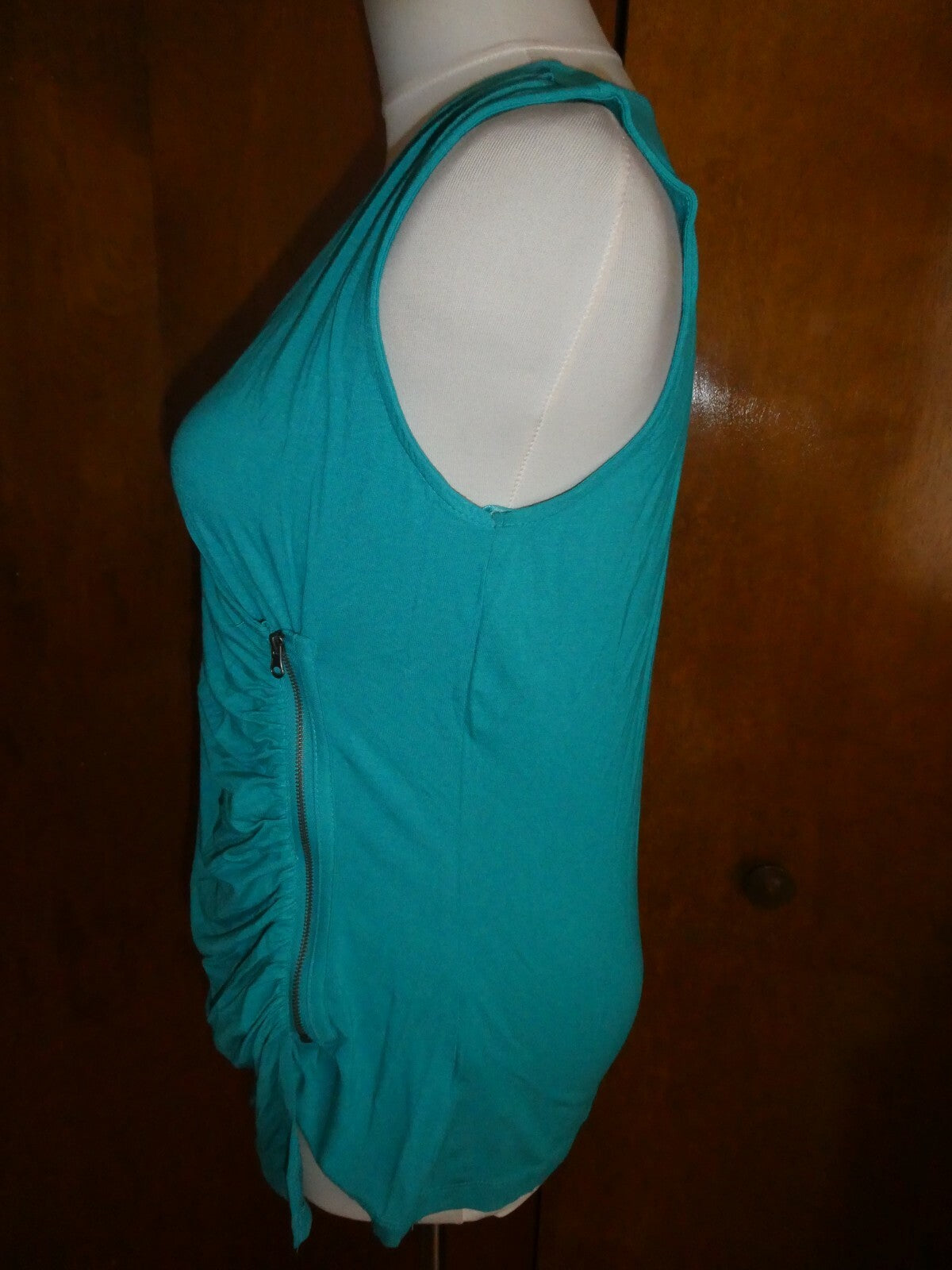 ONE A women's green detailed zipper front rayon top Large (fits size Medium)