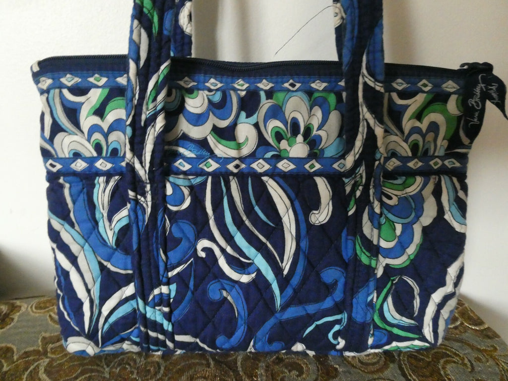 Vera Bradley Women's Blue/Gray/Green Shoulder Quilted Zippered Bag