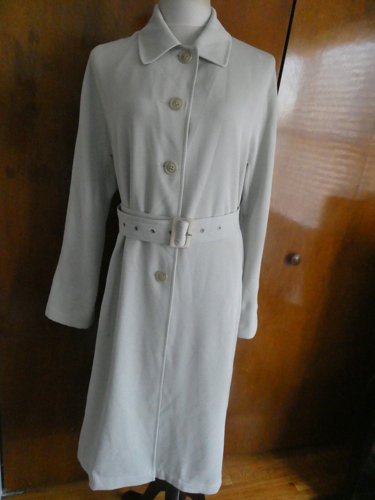 Holt Renfrew women' light gray 1/2 lined buttons belted long coat size 10 petite