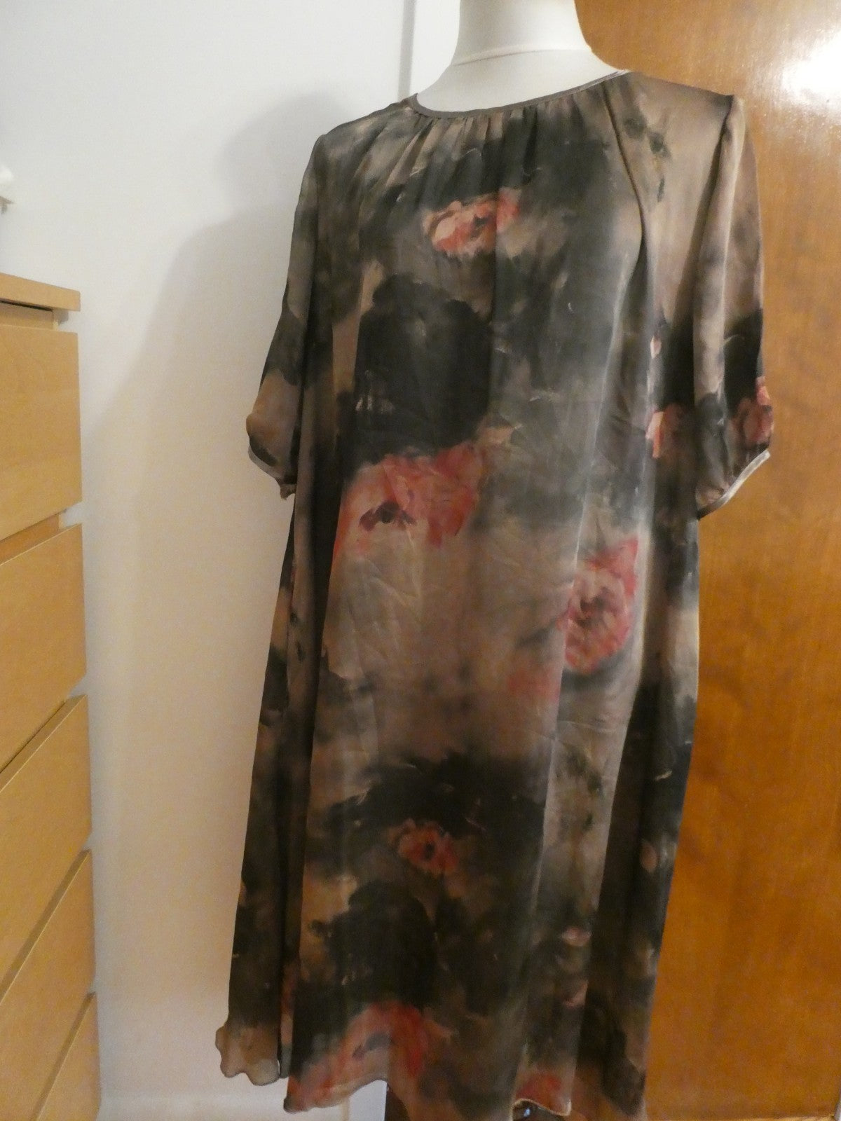 Hanyibushe Women Midi Multicolor Detailed Dress Size 8 (Can fit size 10)