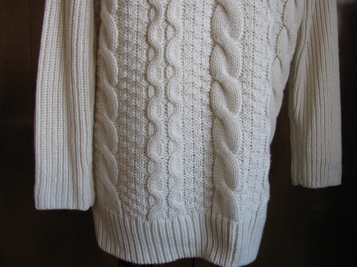 G H Bass & Co women’s ivory cowlneck cableknit gorgeous sweater Medium NWT 