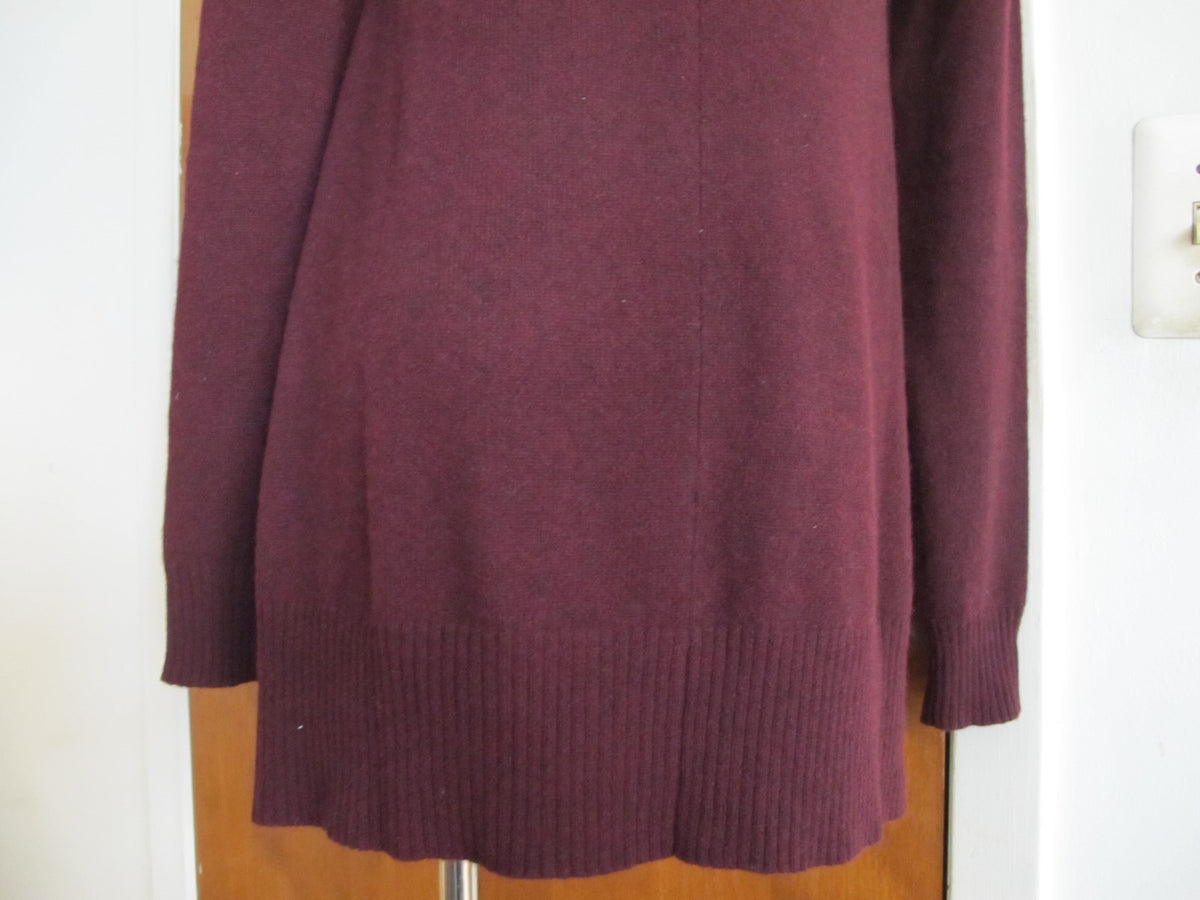 Bloomingdale's women's mar cabnet 2ply cashmere V-neck sweater Small NWT