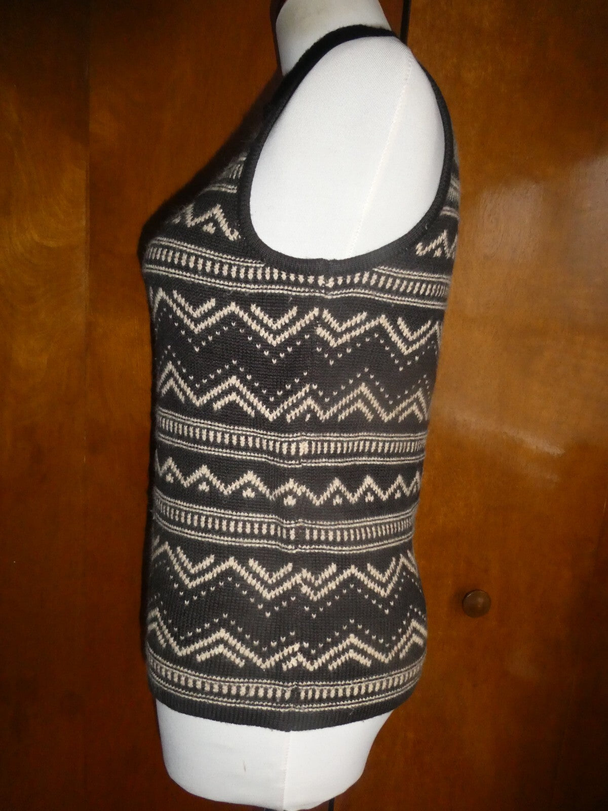 Liz Claiborne Women Brown Ivory Long Button Closured Cardigan And Sweater Small