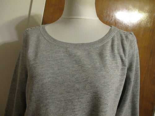 Abercrombie & Fitch women’s gray detailed long sleeves sweater size medium 