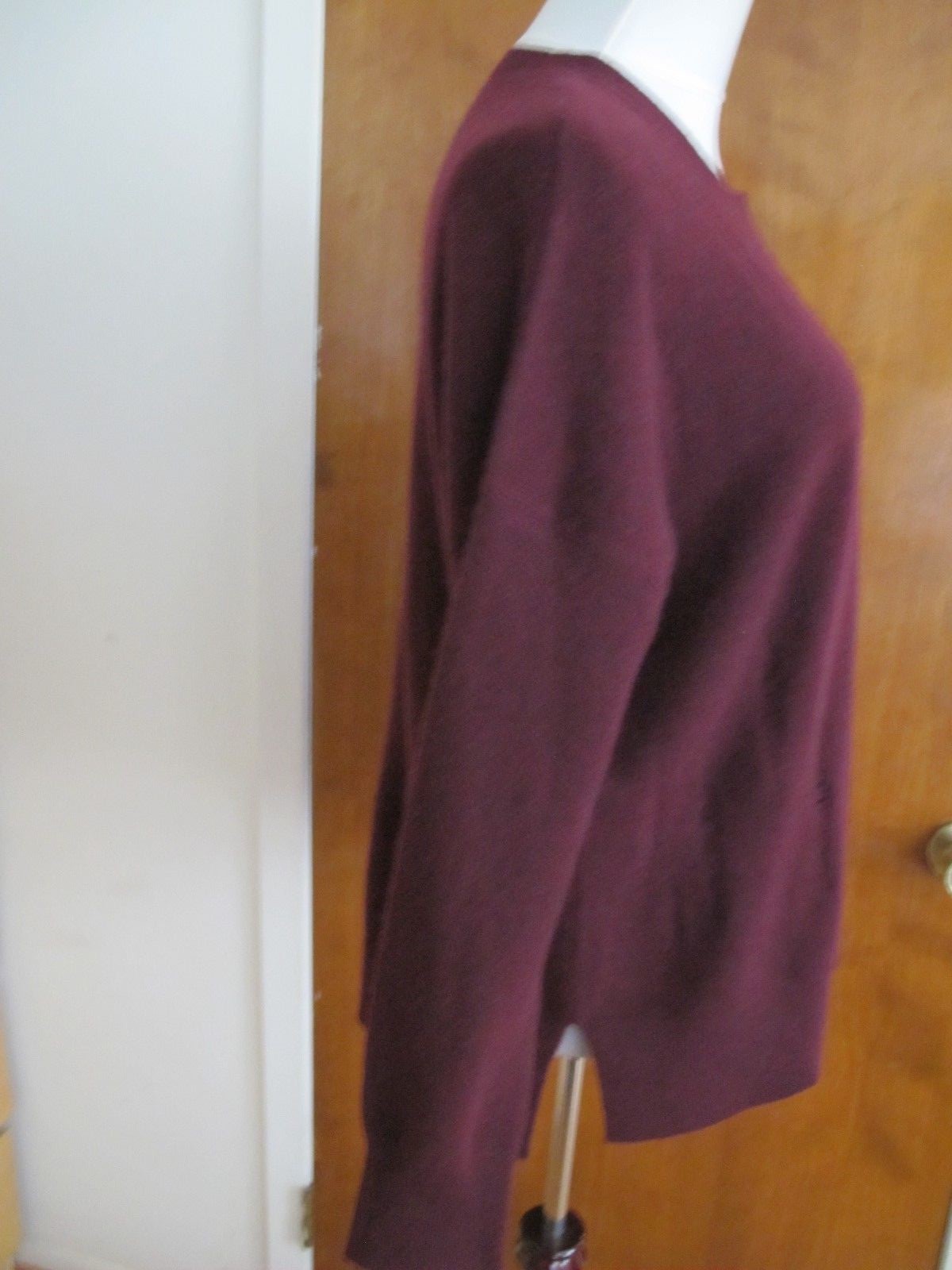 Aqua Women's Burgundy Cashmere Sweater Medium 