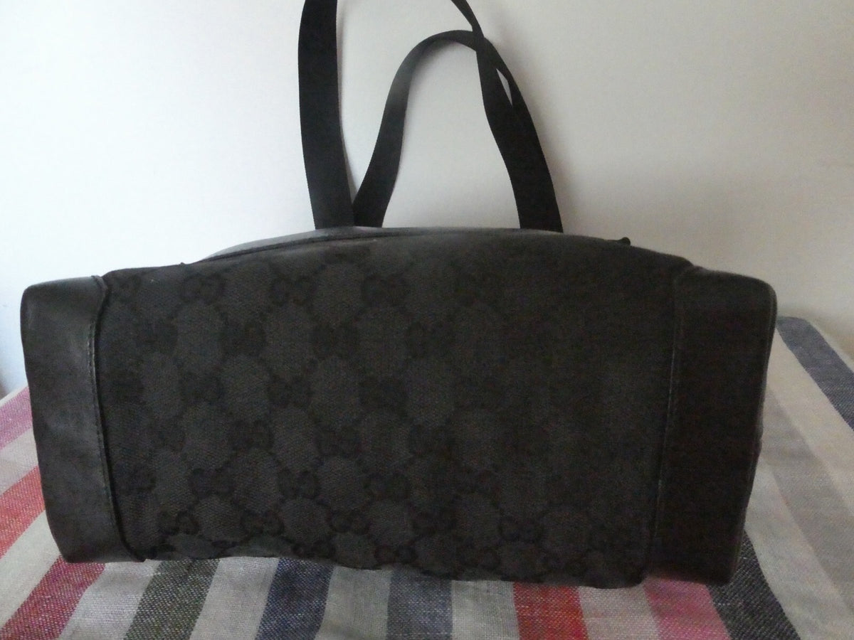 GUCCI Authentic Vintage Black Shoulder Bag Purse GG Canvas Leather 01904023754