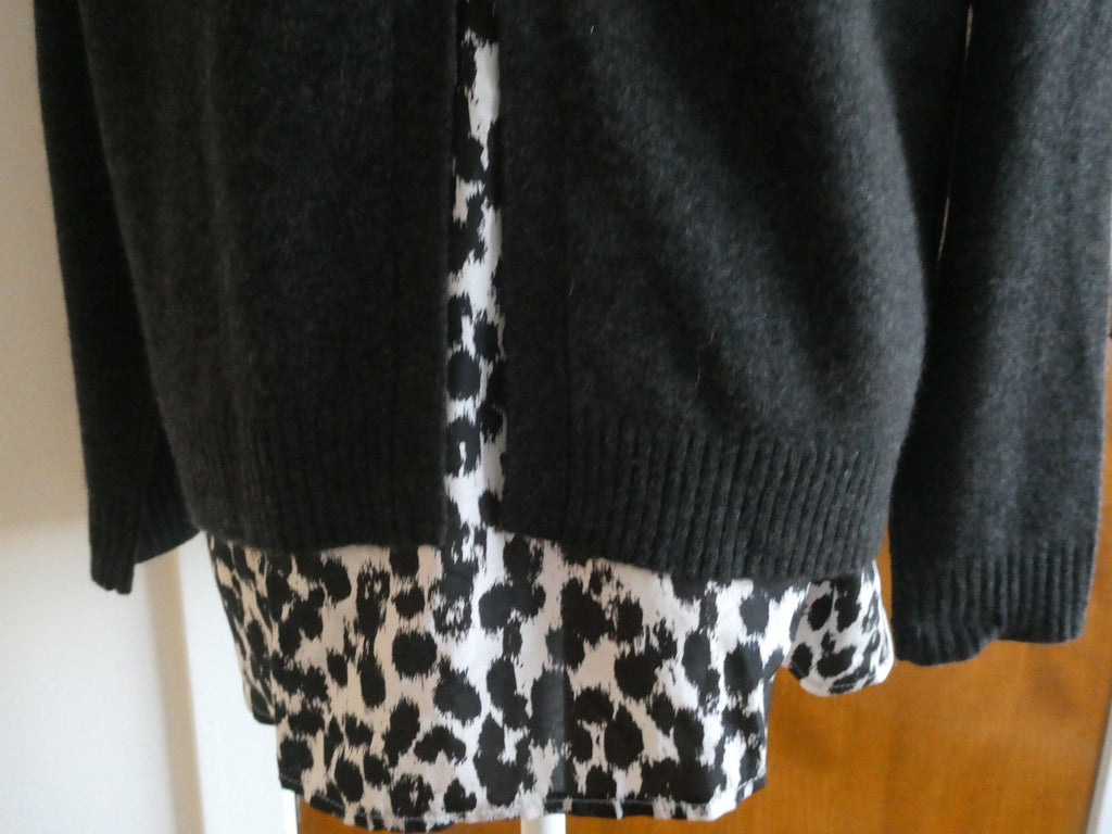 Luxury Bloomingdale’s women’s sweater crafted from 100% cashmere Size Xlarge NEW